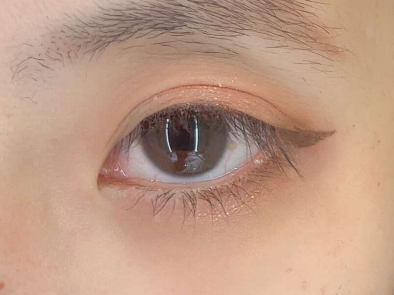 アイラインを使った時の面長解消メイク手順。