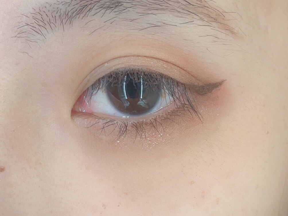 アイラインを使った時の面長解消メイク手順。