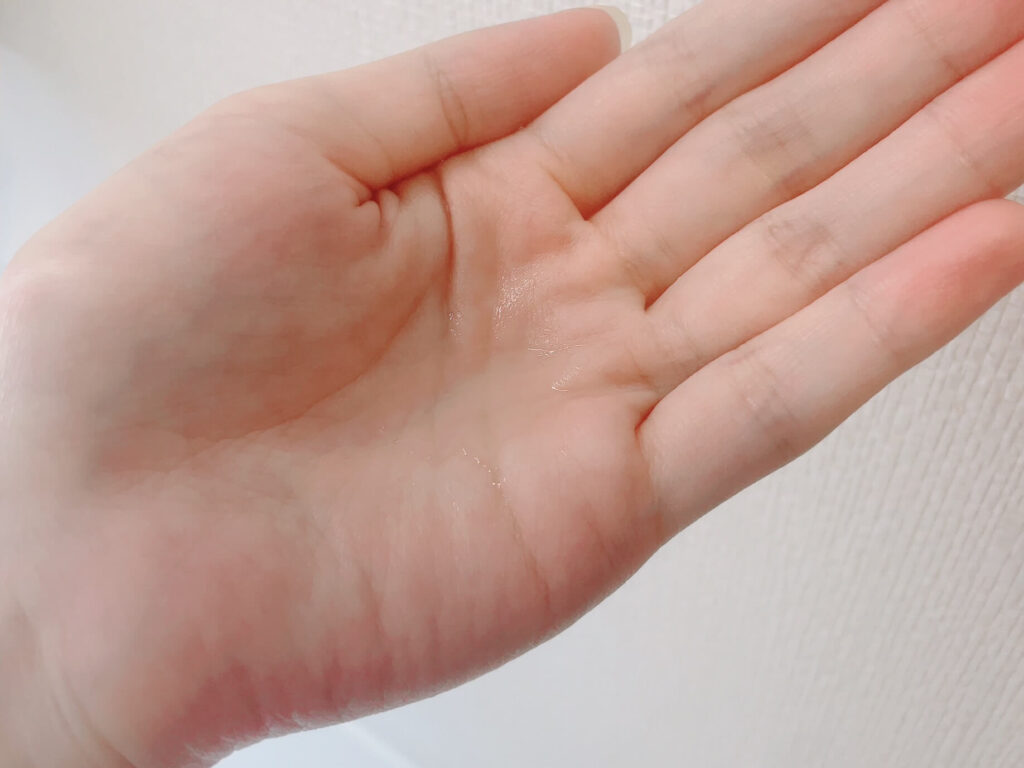 無印良品 敏感肌用化粧水 しっとりを手に出したテクスチャー