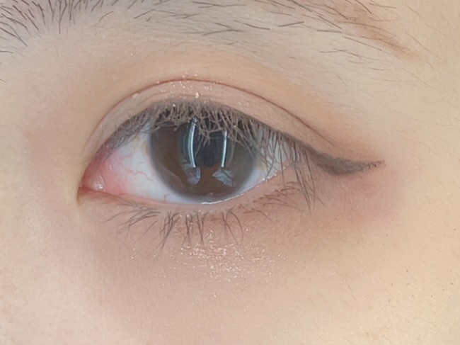 アイラインを使った時の面長解消メイク手順。